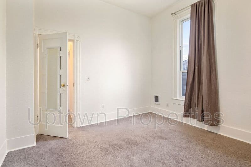 Portland House: 624 NW 22nd Ave