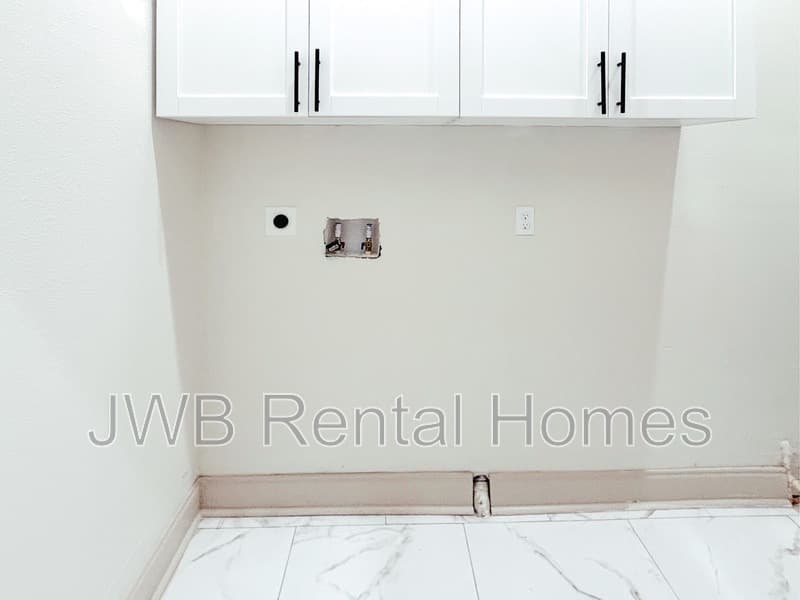 Jacksonville House: 1532 N Pearl St