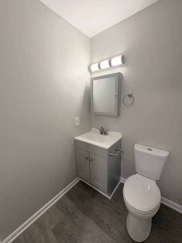 Columbia Townhome: 153 Wood Ct