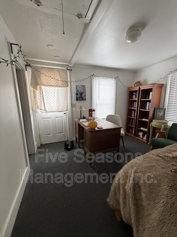 Burlington House: 366 Riverside Ave