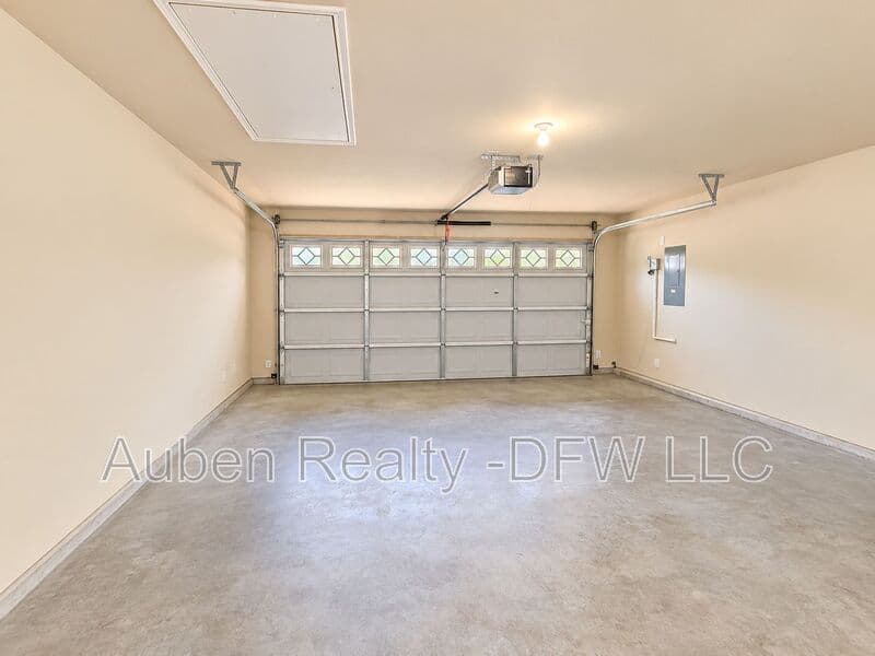 Mansfield House: 1426 Ravenwood Drive