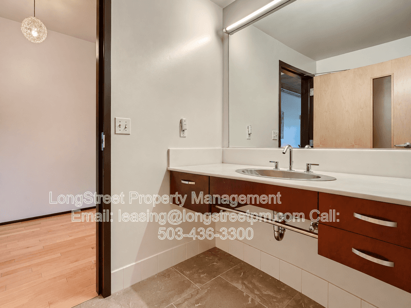 Portland Condo: 1410 NW Kearney St