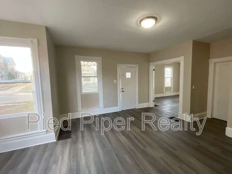Freeport House: 217 North West Avenue