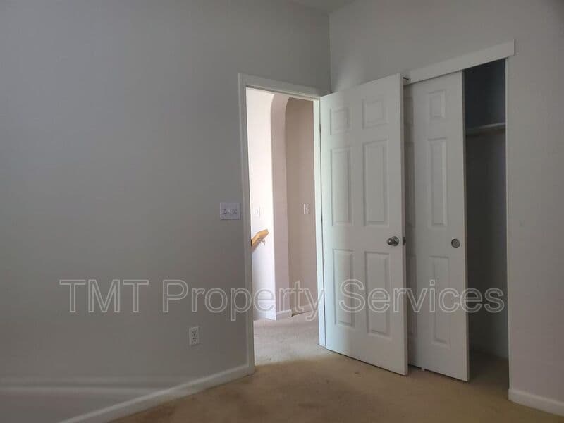 Elk Grove House: 8814 Wheelton Rd