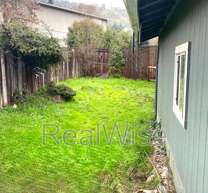 Grants Pass House: 1834 NE D St