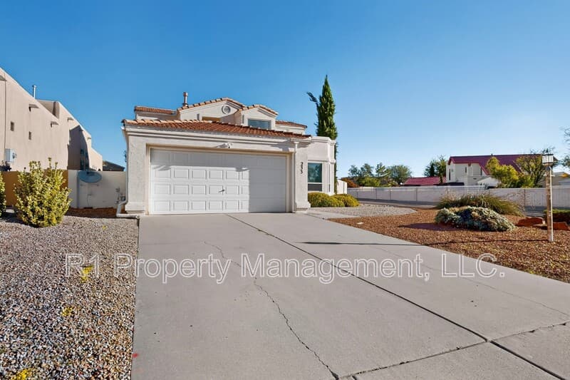 Rio Rancho House: 233 Nicklaus Drive Southeast