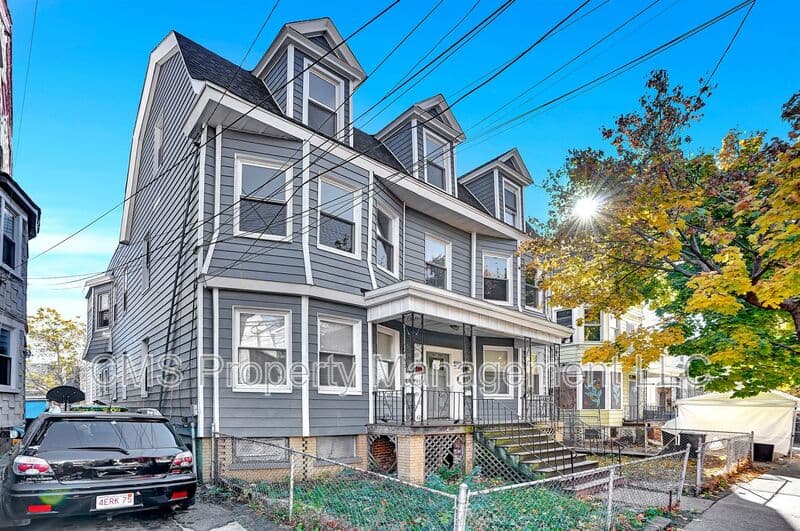Newark Condo: 142-144 Seymour Ave