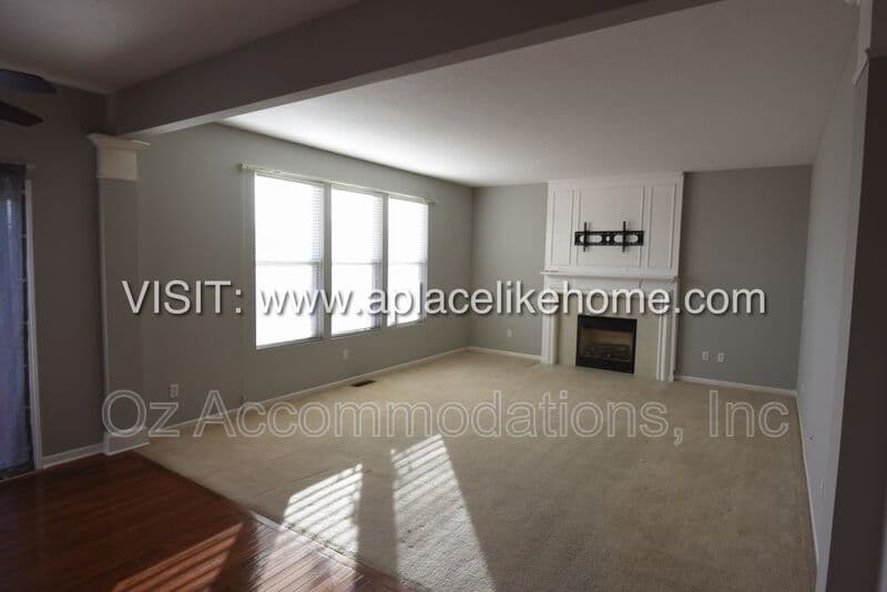 Olathe House: 22413 W 113th Ter