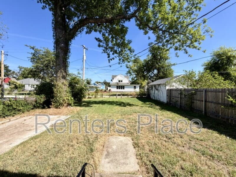 Claremore House: 428 E 4th St