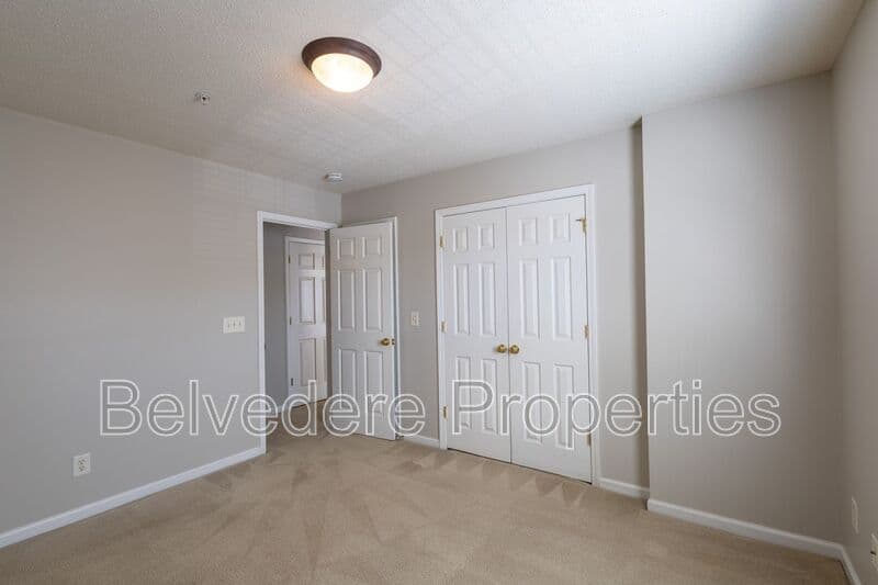 High Point House: 6121 Hedgecock Cir