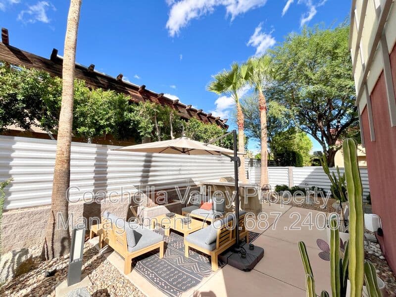 Palm Springs House: 353 Cheryl Dr
