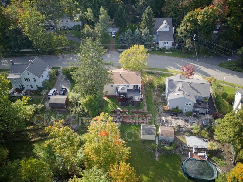 Bloomingdale House: 128 Reeve Ave