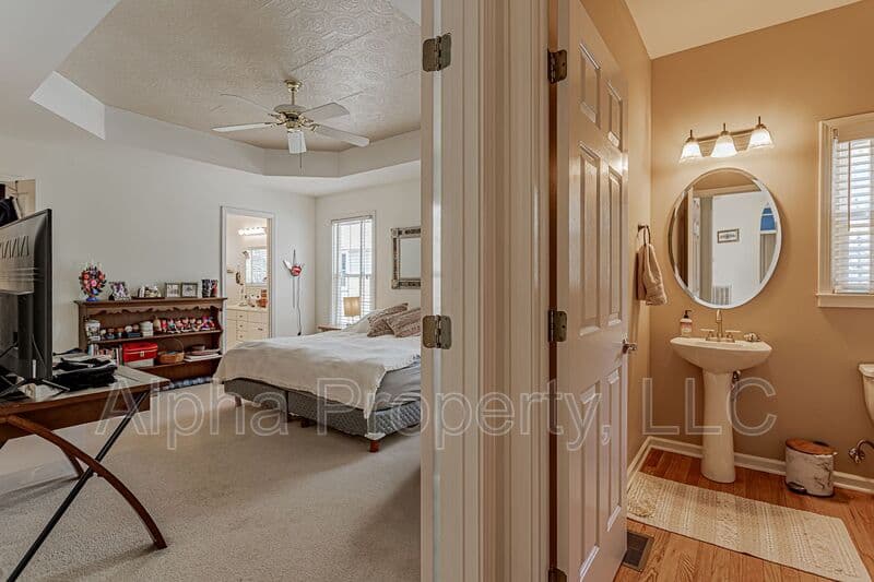 Greer House: 209 Birchleaf Ln
