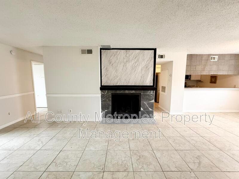 Dallas House: 12480 Abrams Rd