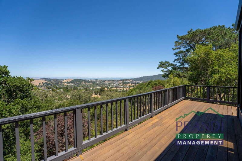 San Anselmo House: 645 Fawn Dr