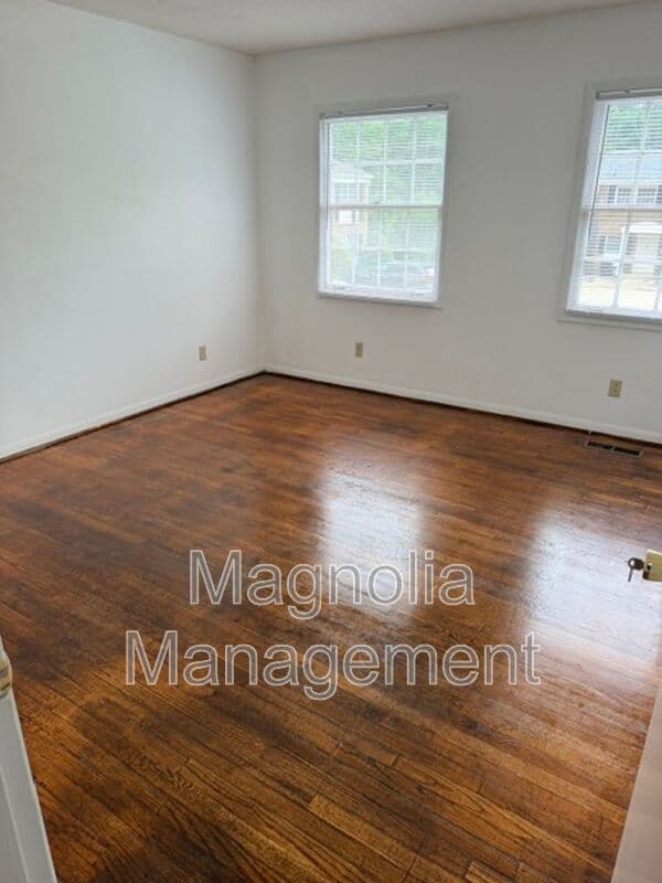 Henderson Condo: 1932 Oxford Rd
