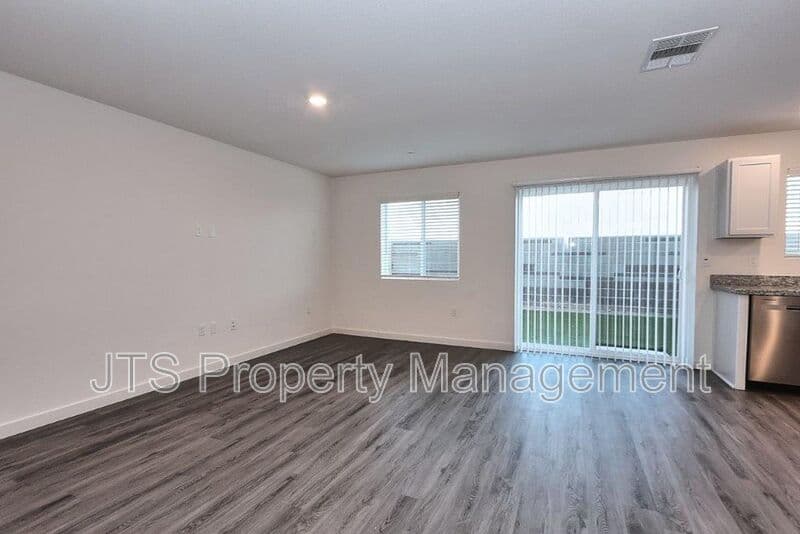 Roseville House: 2049 Shady Tree Circle