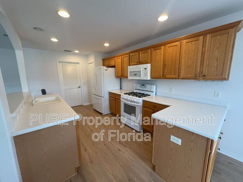 Ocala House: 15939 SW 14th Avenue Rd