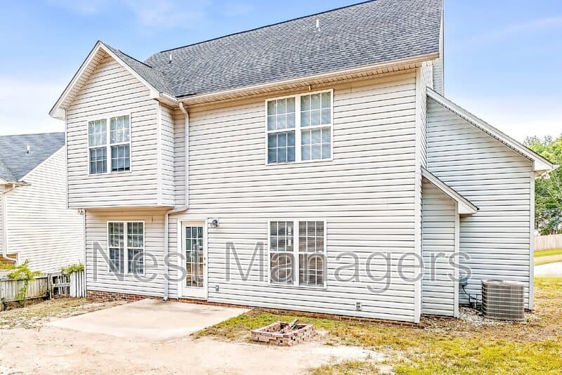 Fayetteville House: 519 Abbottswood Dr