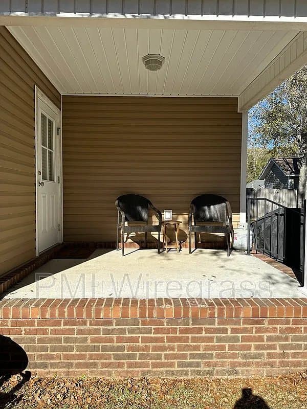 Enterprise House: 214 Winterberry Way