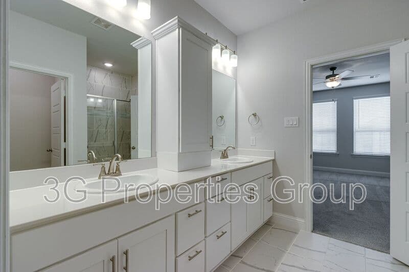 Lewisville House: 344 Almanor St