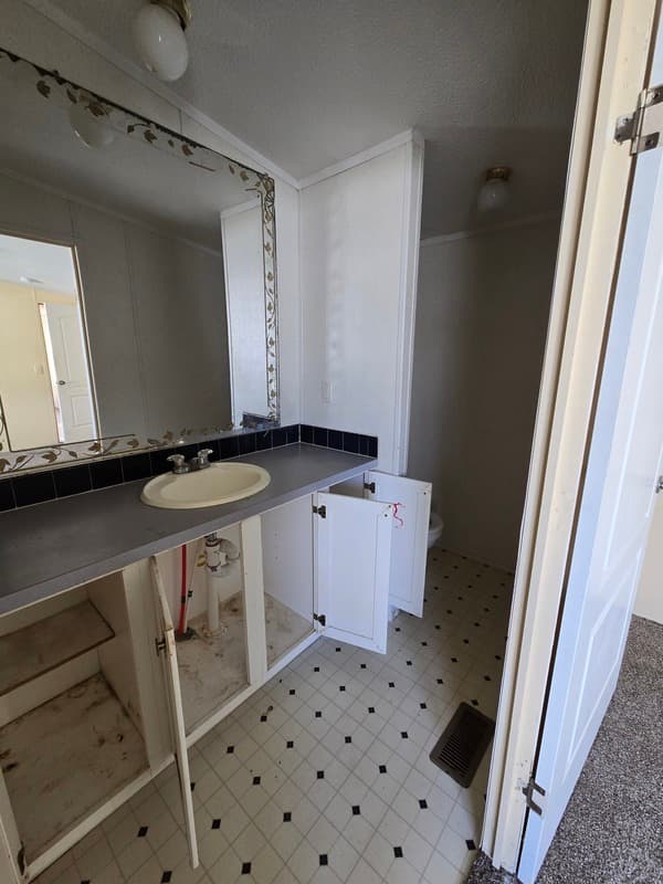 Fayetteville House: 2412 Cattail Cir