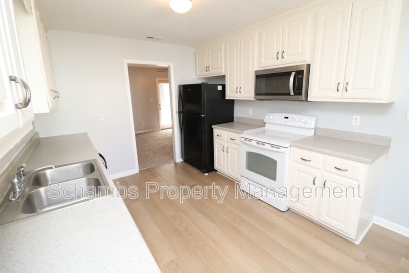 Clayton House: 410 Whitehall Ct
