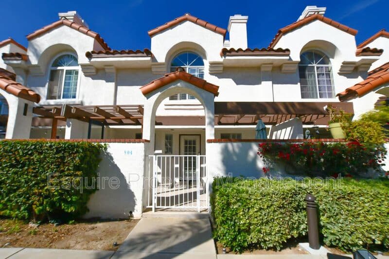 CAMARILLO House: 804 CALLE LOS GATOS