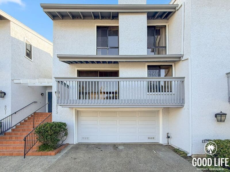 La Jolla Townhome: 8013 Caminito Gianna