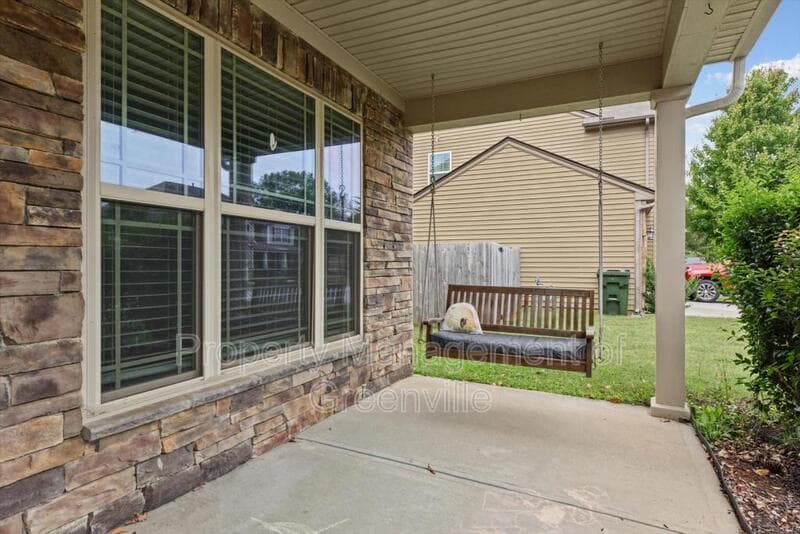 Simpsonville House: 10 Windsor Creek Ct