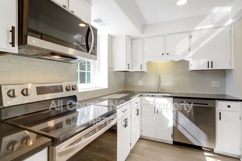 Arlington Condo: 2994 S Columbus St