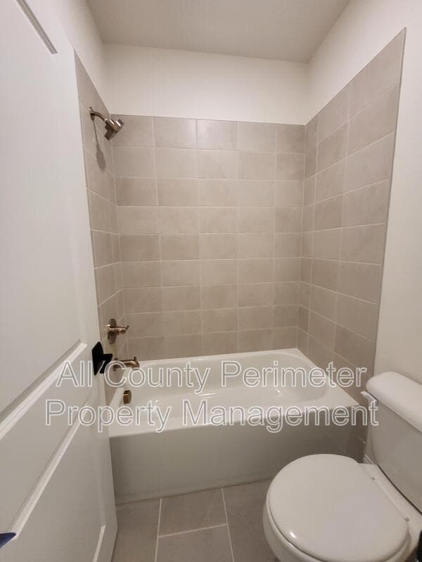 Cumming House: 137 Birch Tree Way
