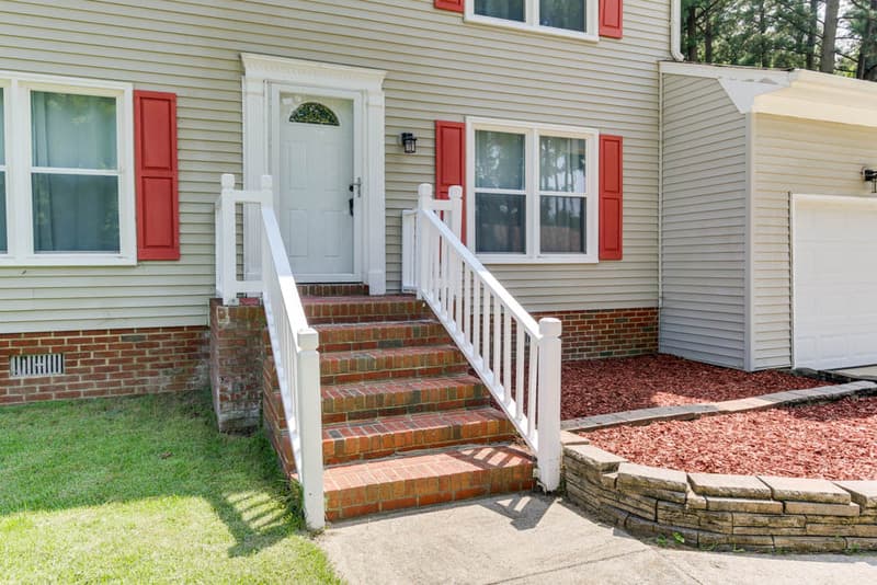 Portsmouth House: 3800 Sunset Point