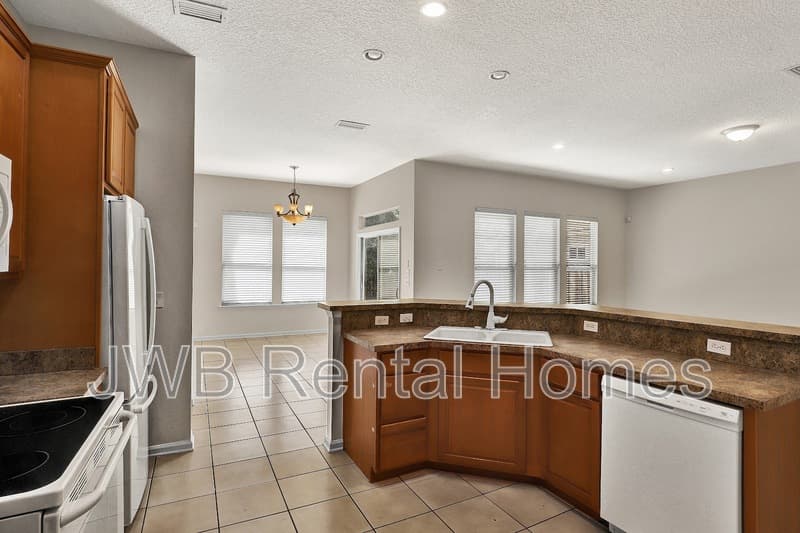 Jacksonville House: 14422 Christen Dr S