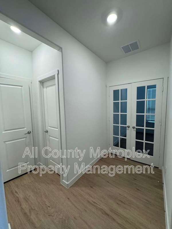 Little Elm House: 229 Invermore Drive