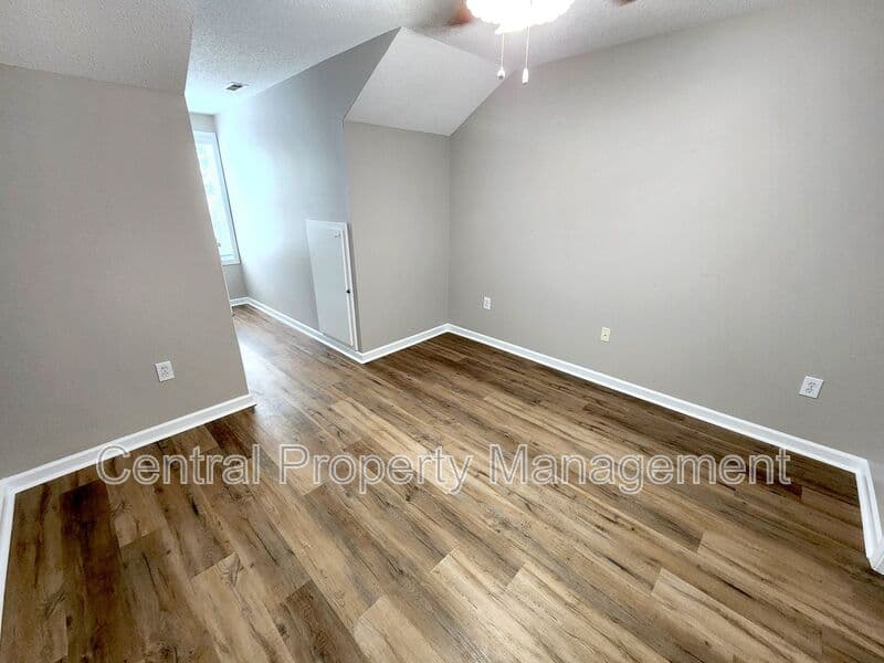 Moore House: 303 Rexford Drive