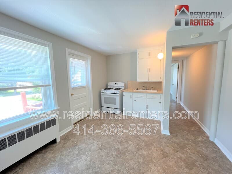 West Allis Condo: 8020 W Becher St