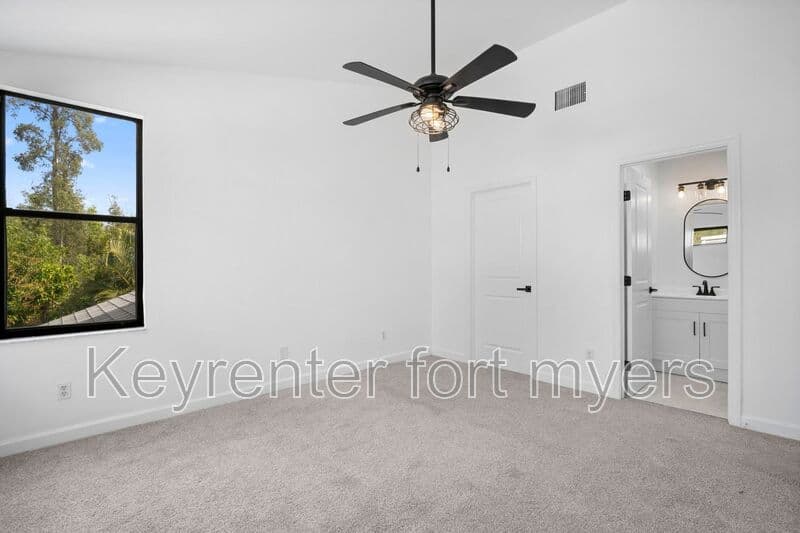 Fort Myers House: 6213 Timberwood Cir