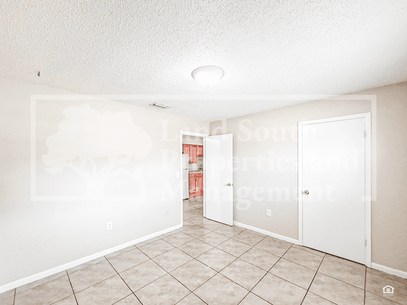 Lakeland House: 1101 Jewel Ave