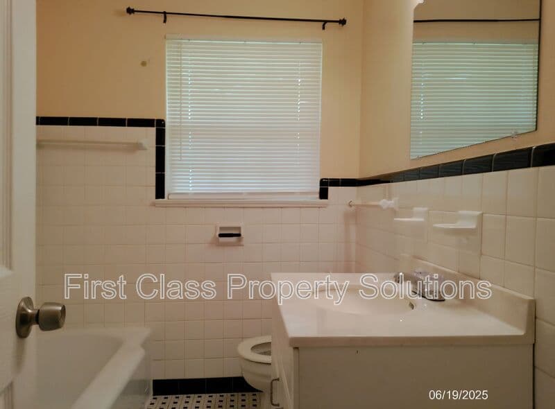 Oklahoma City House: 2312 N Meridian Ave