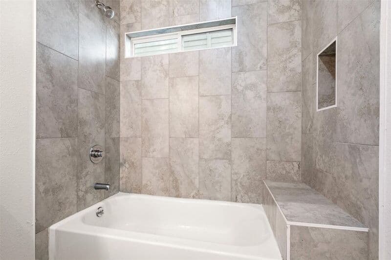 Dallas House: 808 W 10th St