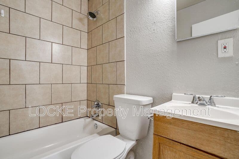 Fort Worth House: 3421 South University Drive