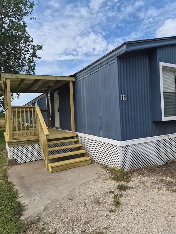 Alvin House: 775 steele rd