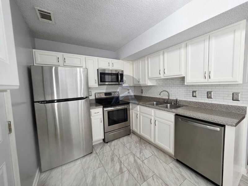 Cartersville Townhome: 17 Middlebrook Dr