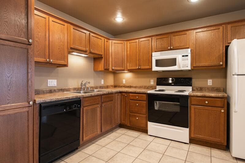 Little Chute Condo: 830 East Elm Drive - 1F