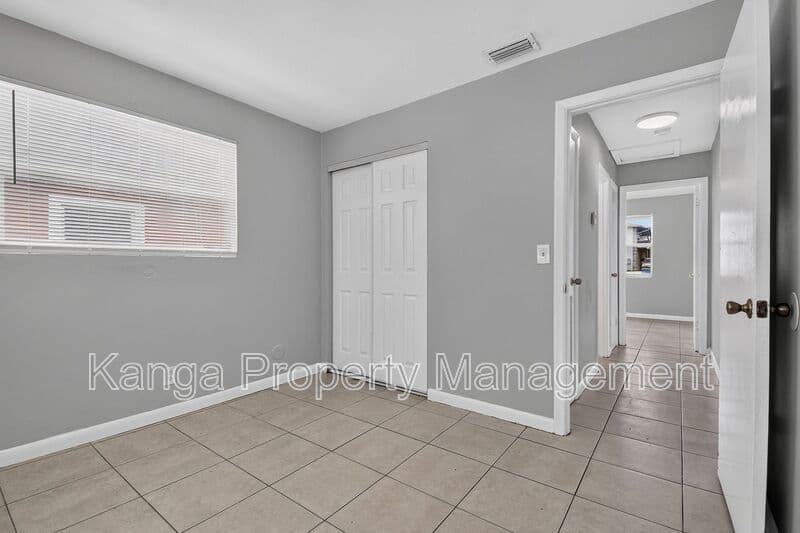 Riviera Beach House: 1037 W 28Th St