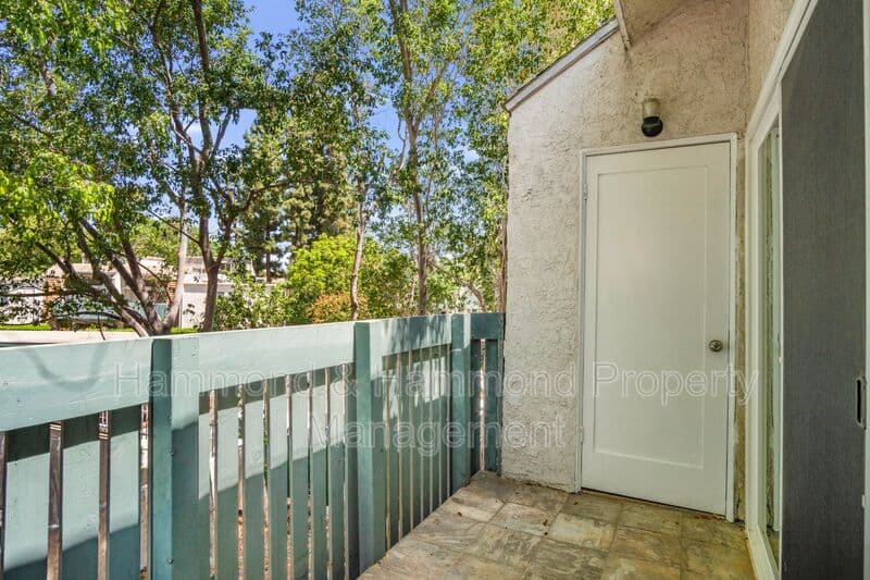 Tarzana Condo: 5700 Etiwanda Ave.