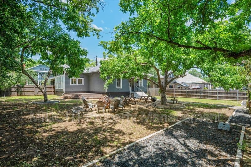 San Marcos House: 1017 W Hopkins St