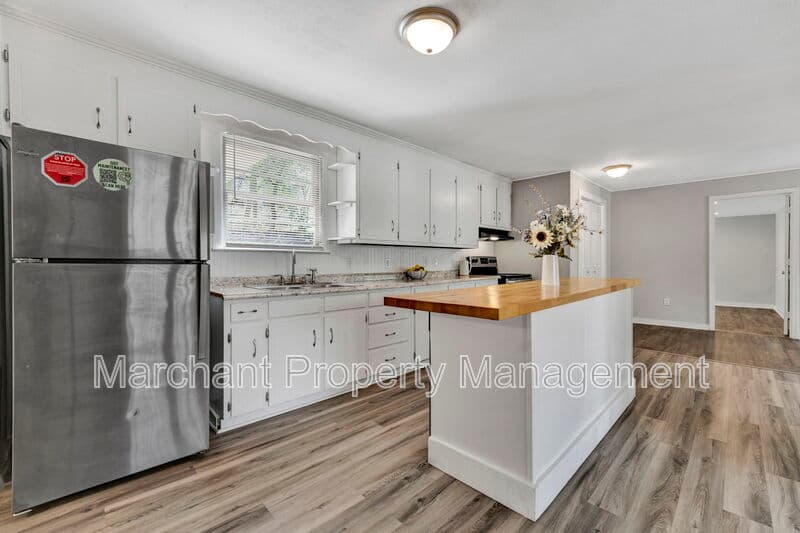 Greenville House: 17 Miracle Drive