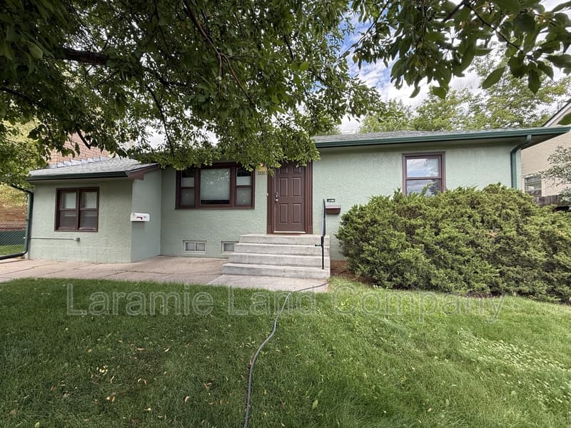 Laramie House: 1931 East Garfield Street